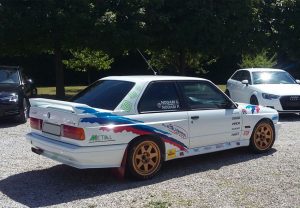 servizi_carrozzeria_applicazione_adesivo